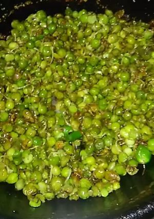 A picture of Chatpata matar.