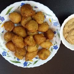 A picture of Punugulu with Peanut Chutney.