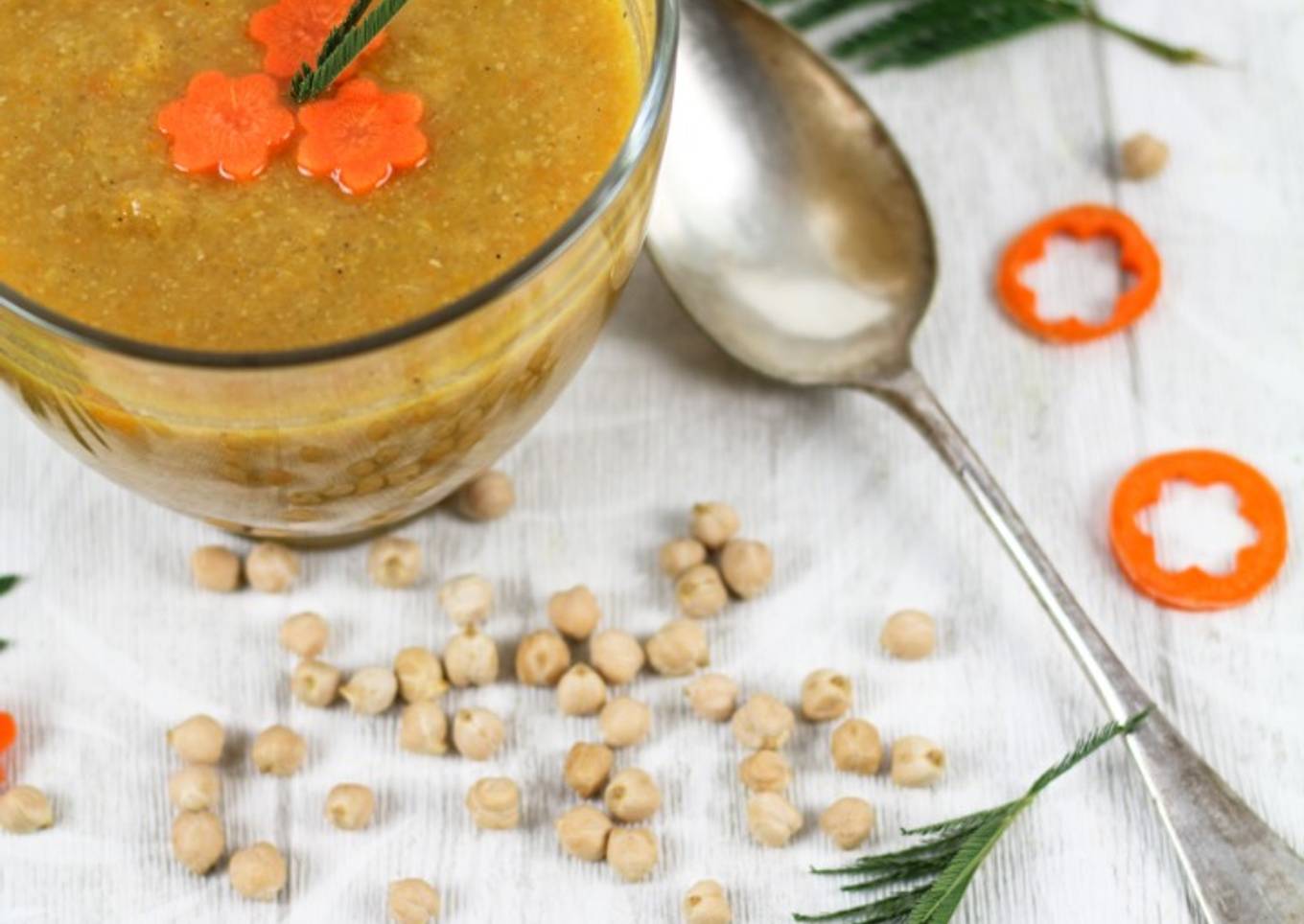 Soupe de carotte et pois chiche à l'orientale