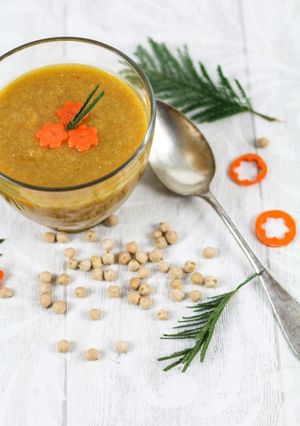 Une photo de Soupe de carotte et pois chiche à l'orientale