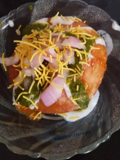 मूंग दाल की खस्ता कचौड़ी(Moong dal ki khasta kachori recipe in H रेसिपी मुख्य फोटो