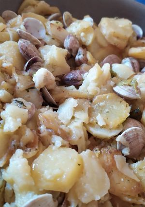 Una foto de Patatas con almejas a la malagueña