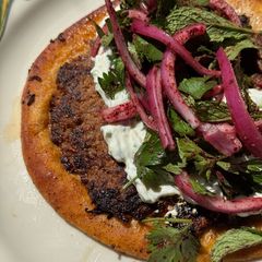 A picture of Smashed Beef Pita with Tzatziki & Sumac Salad.