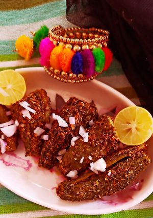 ड्राई भरवां करेले (Dry Bharwan karele recipe in Hindi) रेसिपी मुख्य फोटो