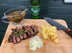 Foto de Bife de Novilho grelhado com Chimichurri