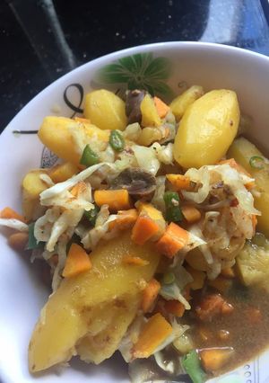 A picture of Gizzard and Irish potato Sauce.