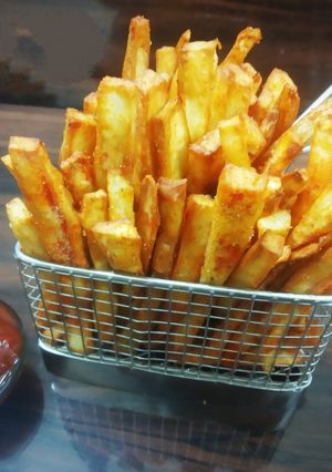 શક્કરિયાં ફ્રેન્ચ ફ્રાઈસ (sweet potatoes French fries recipe in Gujarati) રેસીપી મુખ્ય ફોટો