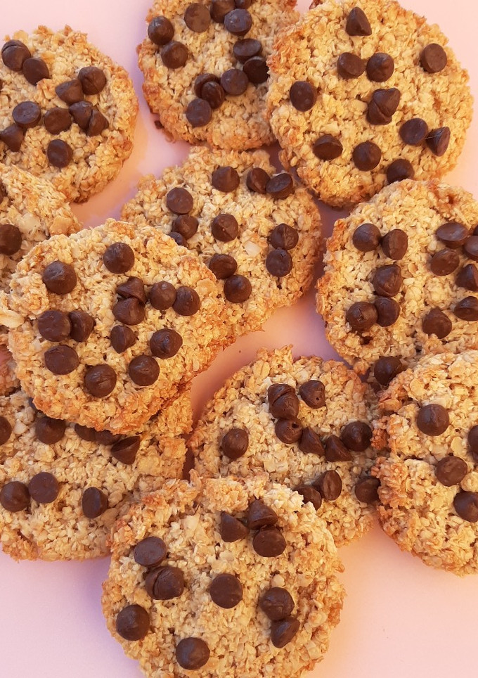 Una foto de Galletas de avena y coco con chips de chocolate 🍫