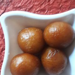 A picture of Aaloo ke gulab jamun.