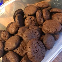 A picture of Choc chip cookies.