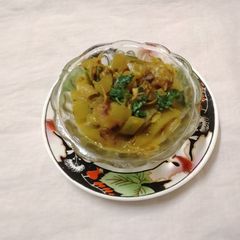 A picture of Bottle gourd and roasted papad sabji.