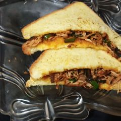 A picture of Chicken vegetable sindwhich.