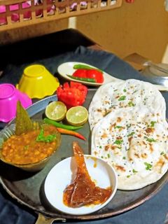 তাওয়া বাটার নান(Tawa butter naan recipe in Bengali) রেসিপির প্রধান ছবি