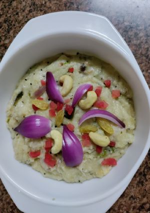 સોજી નો ઉપમા (Sooji Upma Recipe In Gujarati) રેસીપી મુખ્ય ફોટો