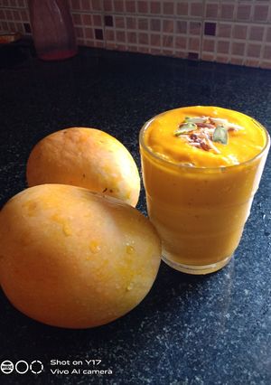 मँगो लस्सी (MANGO LASSI RECIPE IN MARATHI) रेसिपी चे मुख्य फोटो 