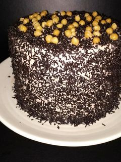 चॉकलेट बटरस्कॉच केक (Chocolate Butterscotch Cake recipe in hindi) रेसिपी मुख्य फोटो