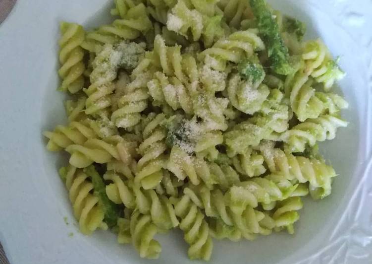 Fusilli con crema di asparagi