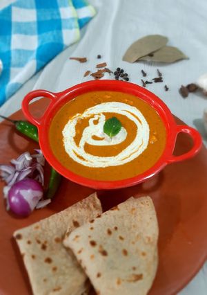 શાહી પનીર (Shahi Paneer Recipe In Gujarati) રેસીપી મુખ્ય ફોટો