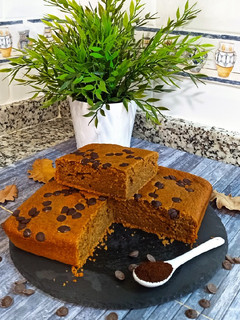 Una foto de Bizcocho de café ☕, chía y chocolate 🍫