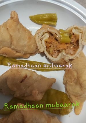A picture of Boat samosa pastries.
