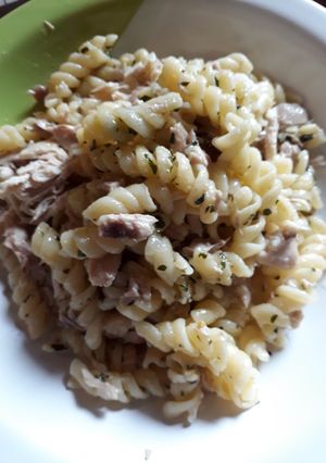 Una foto de Tirabuzones con pesto y pollo