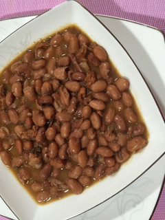 Una foto de Alubias pintas con chorizos y morcillas