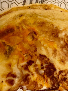 Una foto de Tortilla francesa con queso y chorizo