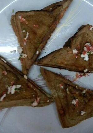 A picture of Paneer veggies sandwich.