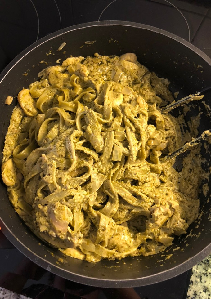 Una foto de Pasta al pesto con champiñones