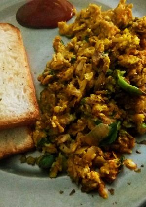 अंडे की भुर्जी(Ande ki bhurji recipe in Hindi) रेसिपी मुख्य फोटो