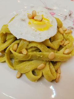 Una foto de Pasta al pesto de aguacate
