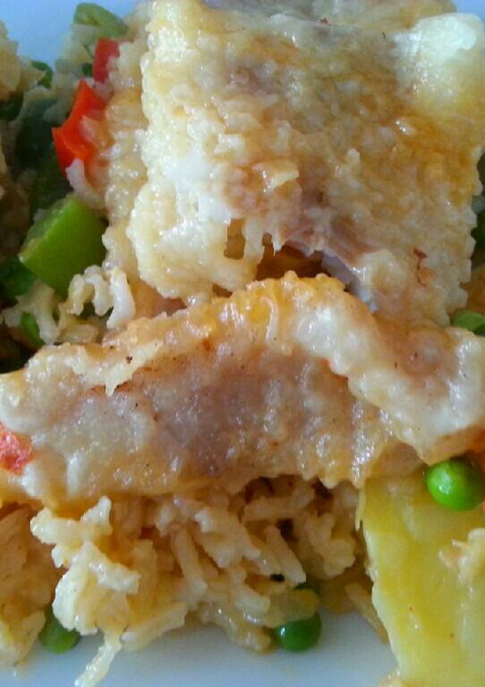Una foto de Arroz con bacalao, langostinos y verduras