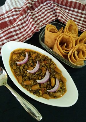 A picture of Black Bean Curry.