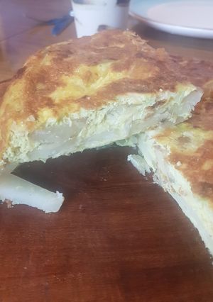 Una foto de Tortilla súper rápida de papas y puerros #SOSCarli
