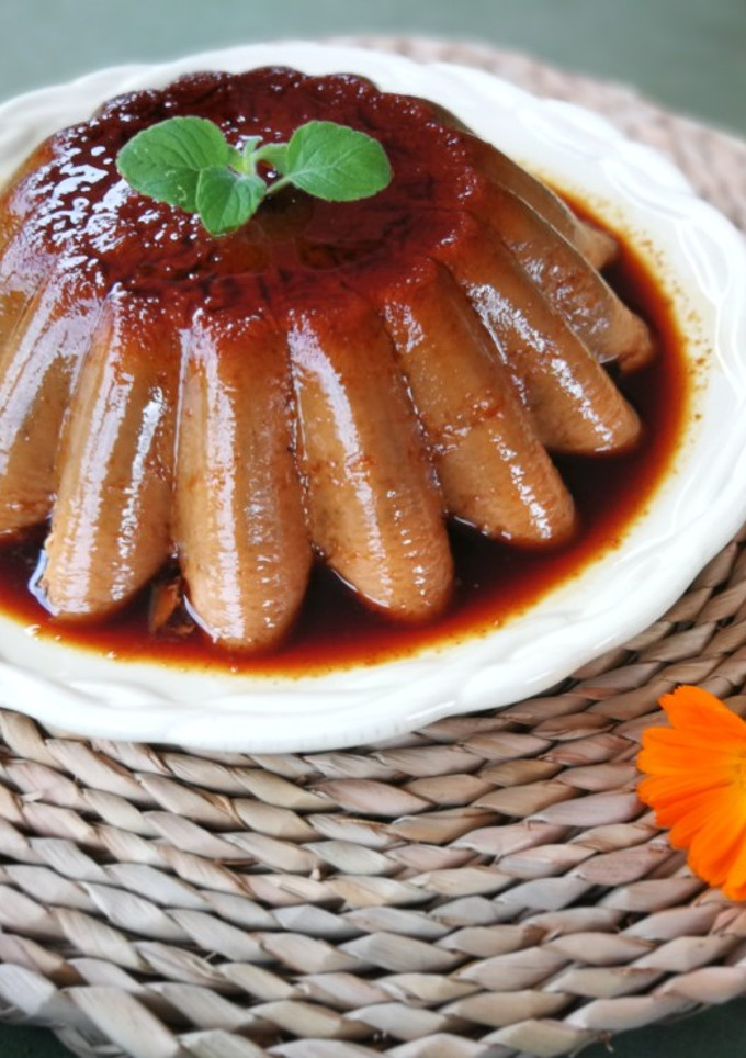 Una foto de Flan de turrón con almendras al ness