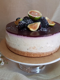 Una foto de Tarta fría mousse de higos y moras!!!