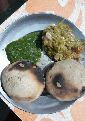 दाल बाती (dal bati recipe in Hindi) रेसिपी मुख्य फोटो
