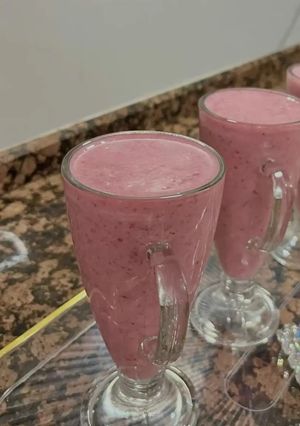 صورة لوصفة سموثي مثلج بالفراوله مغذي وصحي وسهل وسريع