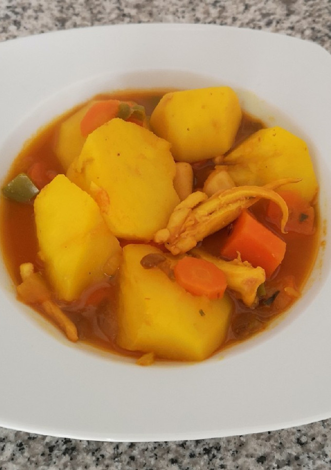 Una foto de Patatas guisadas con calamares