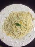 Espaguetis con crema de leche y vegetales