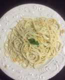 Espaguetis con crema de leche y vegetales