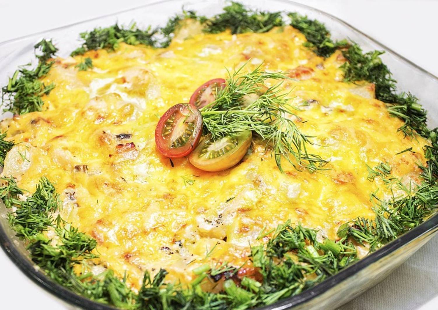 Рецепт картофельной запеканки с грибами и сыром. Запеканка с картошкой и ветчиной. Запеканка картофельная с курицей. Картофельная запеканка с грибами и сыром. Запеканка из картофеля с ветчиной и грибами.