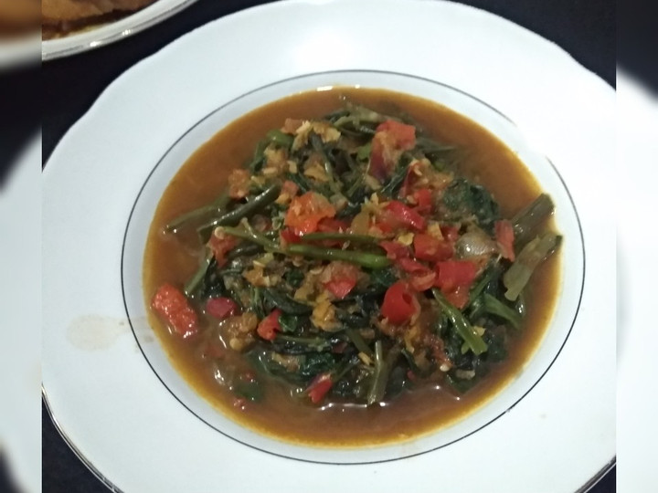 Langkah Mudah untuk Menyiapkan Tumis Kangkung Balacan, Sempurna