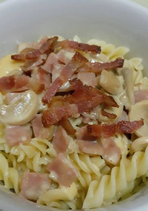 A picture of Ham & Mushroom Pasta in Béchamel Sauce.