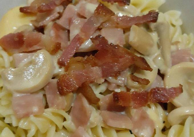 Recipe of Perfect Ham &amp; Mushroom Pasta in Béchamel Sauce