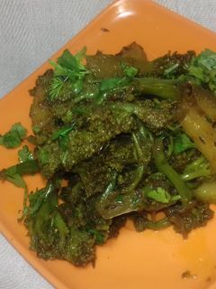 ब्रोकोली (Broccoli recipe in hindi) रेसिपी मुख्य फोटो