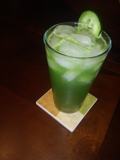 Una foto de Rica agua de pepino refrescante