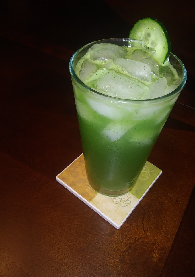Una foto de Rica agua de pepino refrescante