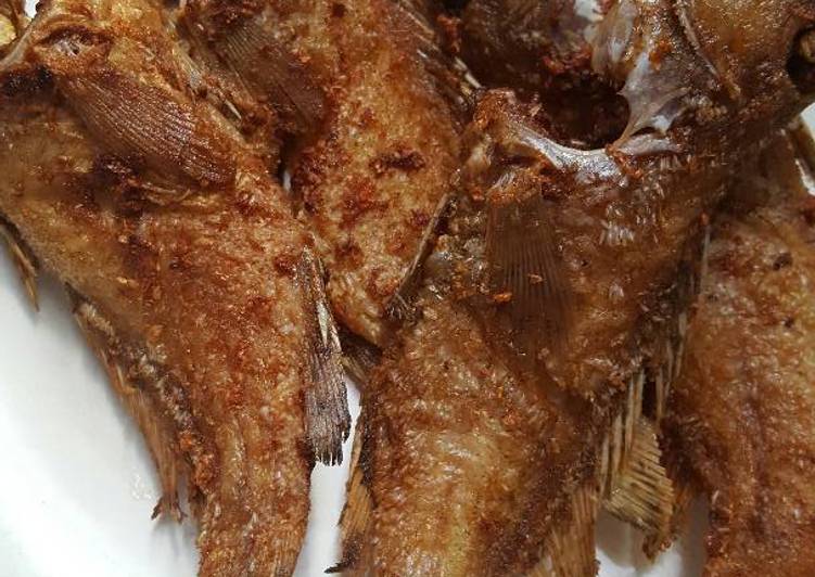 Resep Ikan kerapu goreng gurih oleh vikhamalia - Cookpad
