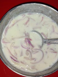 தயிர் பச்சிடி (Thayir pachadi recipe in tamil) செய்முறை முக்கிய புகைப்படம்